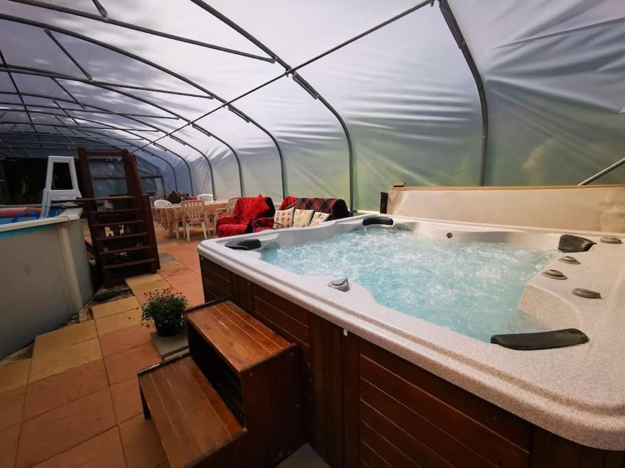 Country Side Haven Two Double Ensuite Bedrooms Couples Exclusive Rate Offered Saint-Michel-de-Montjoie المظهر الخارجي الصورة